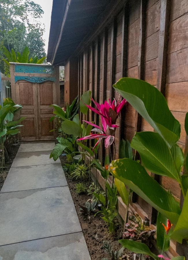 Benisari Batik Garden Cottage อูบุด ภายนอก รูปภาพ